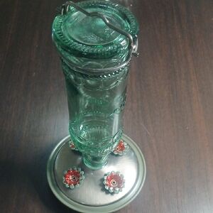 Hummingbird Feeder Green Glass Vase with Metal Base And Plastic